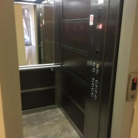 Ms - Downtown With Free Parking Space